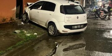 Impactante choque en avenida Alem: embistió a dos motos, intentó huir y fue detenido tras una persecución