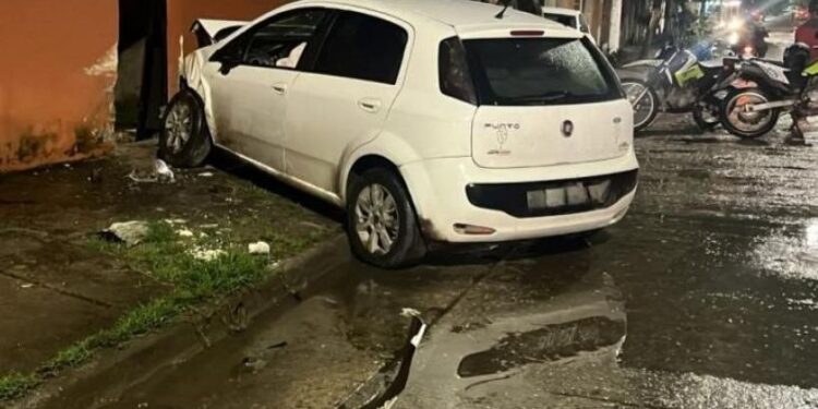Impactante choque en avenida Alem: embistió a dos motos, intentó huir y fue detenido tras una persecución