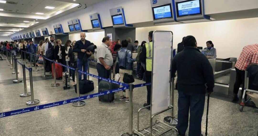 Paro nacional complica vuelos en todo el país: alertan por demoras y cancelaciones en aeropuertos