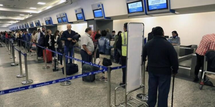 Paro nacional complica vuelos en todo el país: alertan por demoras y cancelaciones en aeropuertos