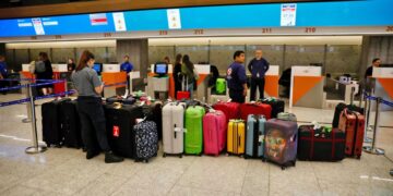 Alerta en aeropuertos: un “apagón meteorológico” afectará vuelos y transporte fluvial en todo el país