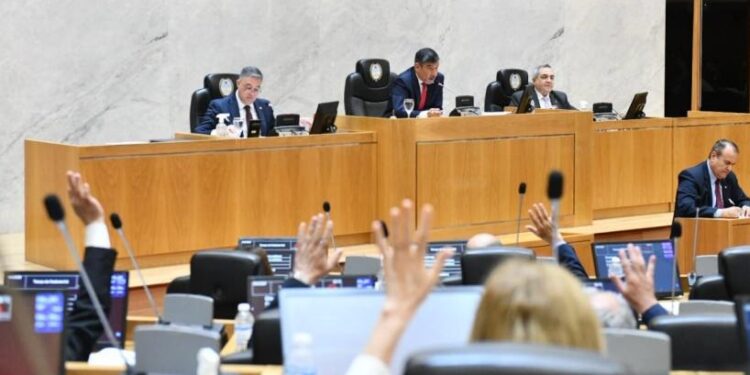 Sesión clave en Tucumán: la Legislatura debate “Ficha Limpia” y la emergencia del transporte