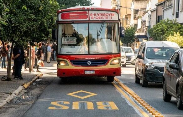 Jaldo advierte con licitación nacional del transporte si no mejora el servicio en Tucumán