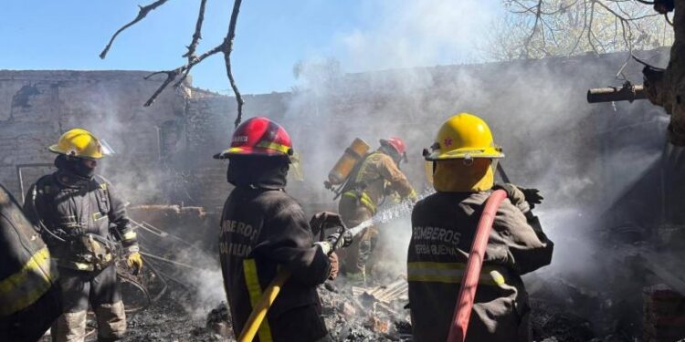 Horror en Cebil Redondo: una persona murió durante un feroz incendio en una vivienda