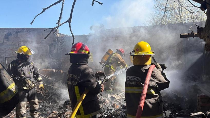 Horror en Cebil Redondo: una persona murió durante un feroz incendio en una vivienda