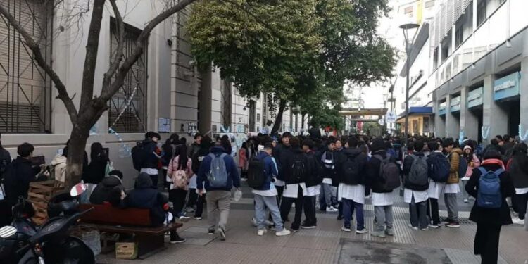 Tensión en la Escuela Normal: Educación respondió tras la toma y defendió la reconversión institucional