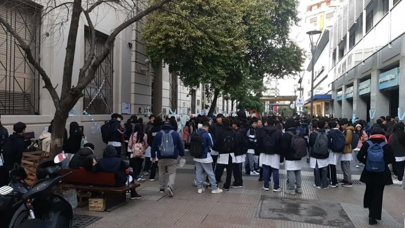 Tensión en la Escuela Normal: Educación respondió tras la toma y defendió la reconversión institucional