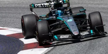 Giro dramático en Spielberg: Russell se queda con la pole en Austria tras el caos de Verstappen; Colapinto y Pérez, complicados