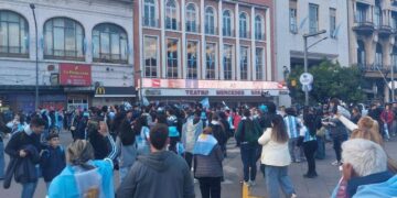 Si Argentina avanza, restringirán el ingreso de vehículos a Plaza Independencia