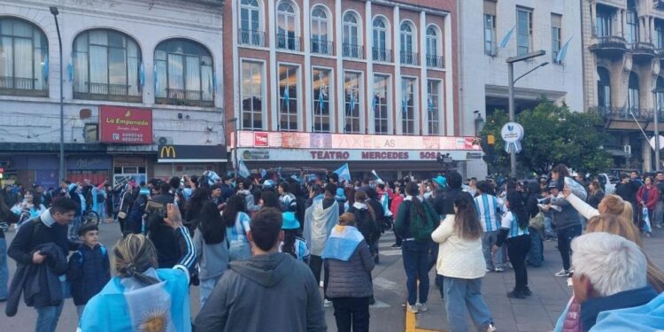 Si Argentina avanza, restringirán el ingreso de vehículos a Plaza Independencia