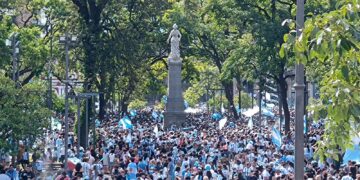 Jaldo decretó asueto desde las 12 para que los tucumanos puedan seguir a la Selección Argentina