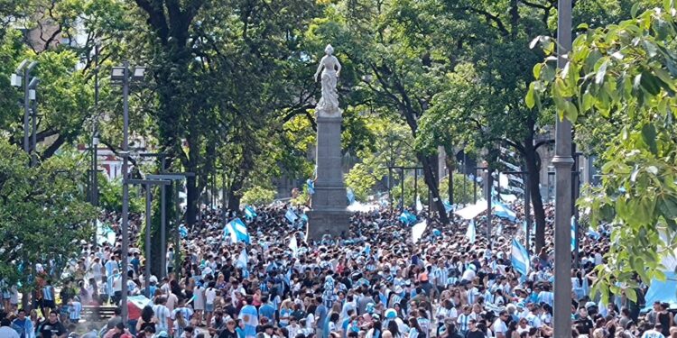 Jaldo decretó asueto desde las 12 para que los tucumanos puedan seguir a la Selección Argentina