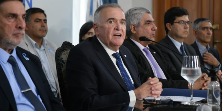El gobernador Osvaldo Jaldo fue intervenido quirúrgicamente de urgencia en Buenos Aires por un problema cardíaco