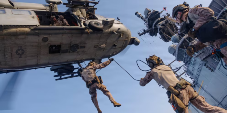 Nueva escalada militar: Estados Unidos ataca objetivos iraníes cerca del estrecho de Ormuz