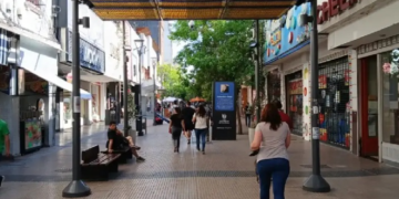 Acuerdo por las semifinales: recomiendan horario corrido de 9 a 15 para los comercios de cara al partido de Argentina