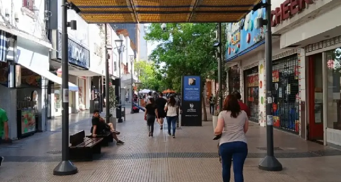 Acuerdo por las semifinales: recomiendan horario corrido de 9 a 15 para los comercios de cara al partido de Argentina