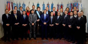 Javier Milei lidera los actos centrales por el Día de la Independencia en Tucumán junto a una comitiva de gobernadores