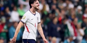 Alarma en Inglaterra: Declan Rice es duda para los cuartos de final por un cuadro viral