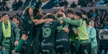 Banfield se hizo fuerte en Avellaneda y derrotó a Racing con gol de Alexander Machado