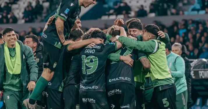 Banfield se hizo fuerte en Avellaneda y derrotó a Racing con gol de Alexander Machado