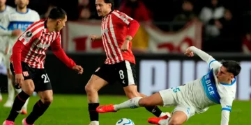 Estudiantes no sostuvo el resultado y se le escapó el triunfo ante Universidad Católica en La Plata