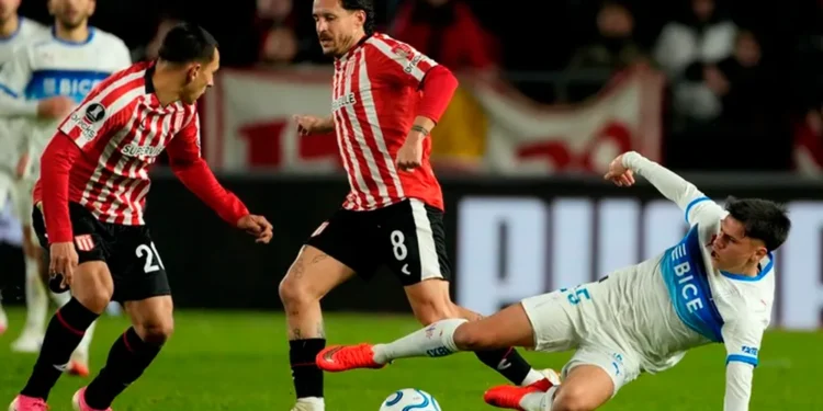 Estudiantes no sostuvo el resultado y se le escapó el triunfo ante Universidad Católica en La Plata