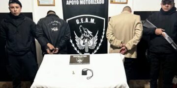 Efectivos del GEAM aprehendieron a dos hombres que simulaban ser policías para interceptar a dos jóvenes