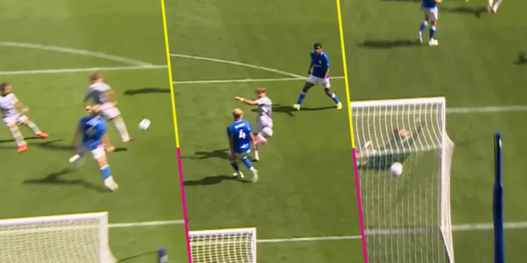 Dominic Ballard convirtió un golazo de taco en el empate entre Birmingham City y Bristol City