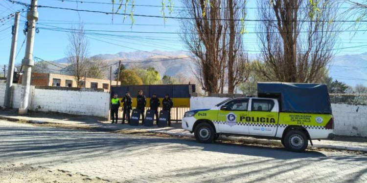 Hallaron sin vida a un joven atrapado en el ventiluz de un club en El Mollar