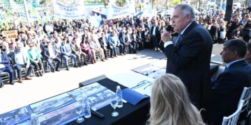 Osvaldo Jaldo puso en marcha la remodelación integral de la Terminal de Tucumán Bernabé Aráoz y habilitó un nuevo destacamento policial
