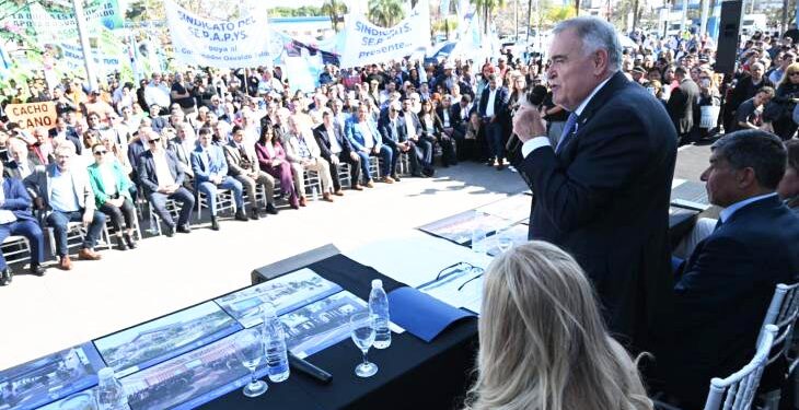 Osvaldo Jaldo puso en marcha la remodelación integral de la Terminal de Tucumán Bernabé Aráoz y habilitó un nuevo destacamento policial