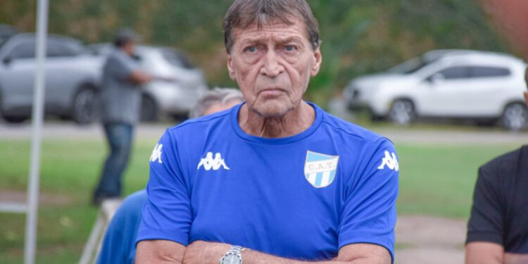 Julio César Falcioni analizó la caída de Atlético Tucumán ante Sarmiento y remarcó la necesidad de corregir errores de inmediato