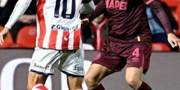 Unión se hizo fuerte de local y derrotó a Lanús en un encuentro postergado del Torneo Clausura