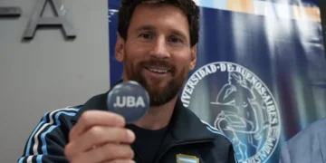 Lionel Messi recibió el doctorado honoris causa de la UBA antes de su partido despedida